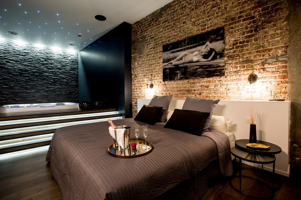 Chambre Avec Jacuzzi Sauna Privatif Bruselas Exterior foto